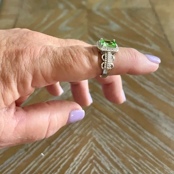 🔥2/$24 or 3/$30🔥Vintage Green Square cubic ziconia ring - Picture 5 of 9